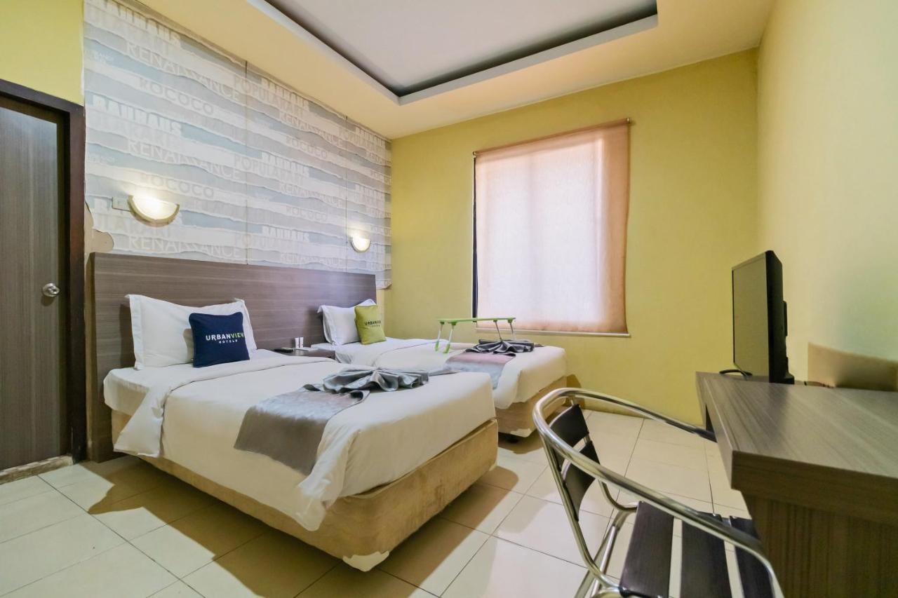 Urbanview Hotel Best Skip Palembang Exterior photo