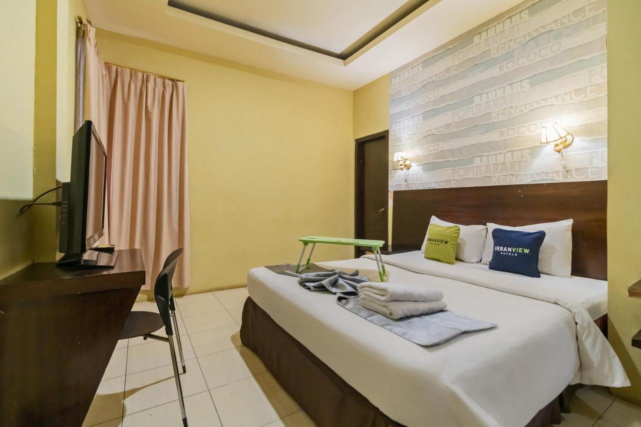 Urbanview Hotel Best Skip Palembang Exterior photo