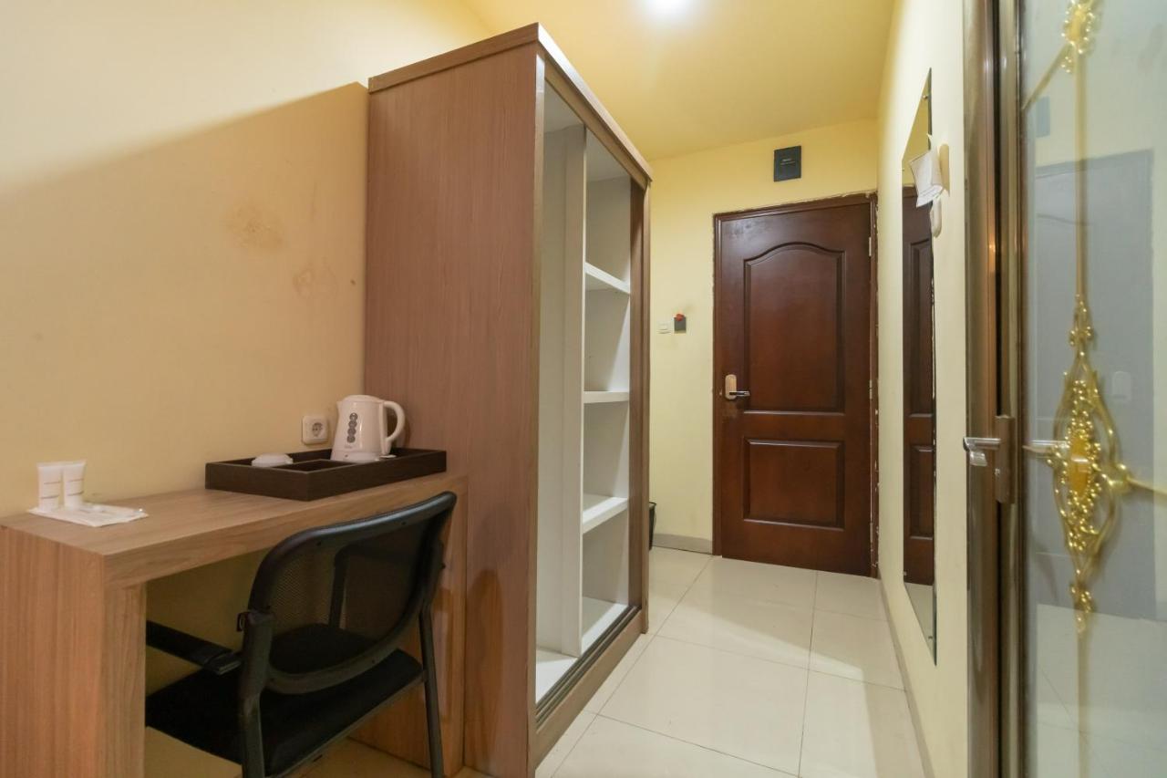 Urbanview Hotel Best Skip Palembang Exterior photo