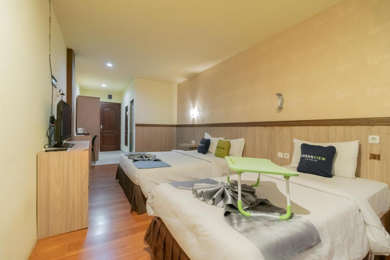 Urbanview Hotel Best Skip Palembang Exterior photo