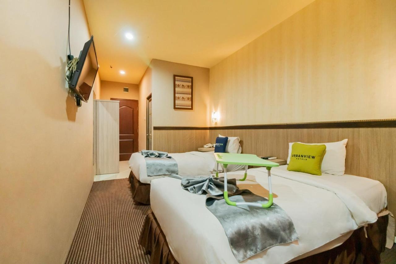 Urbanview Hotel Best Skip Palembang Exterior photo