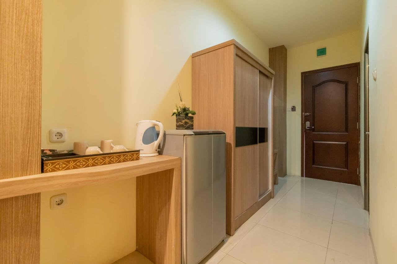 Urbanview Hotel Best Skip Palembang Exterior photo