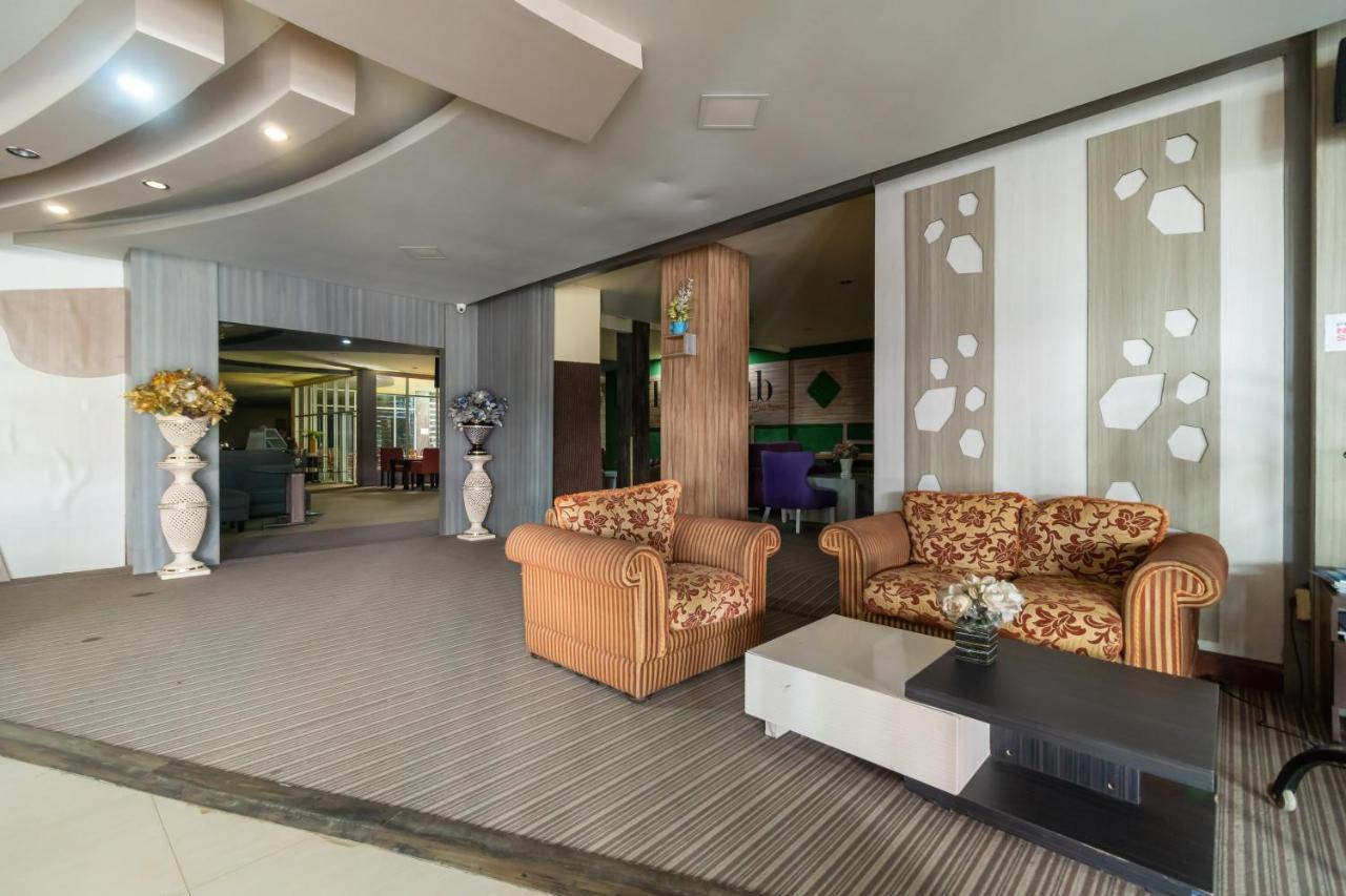 Urbanview Hotel Best Skip Palembang Exterior photo