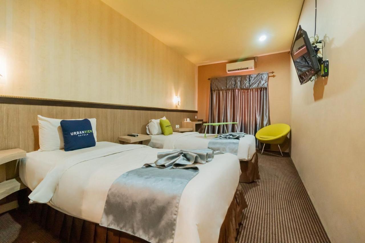 Urbanview Hotel Best Skip Palembang Exterior photo