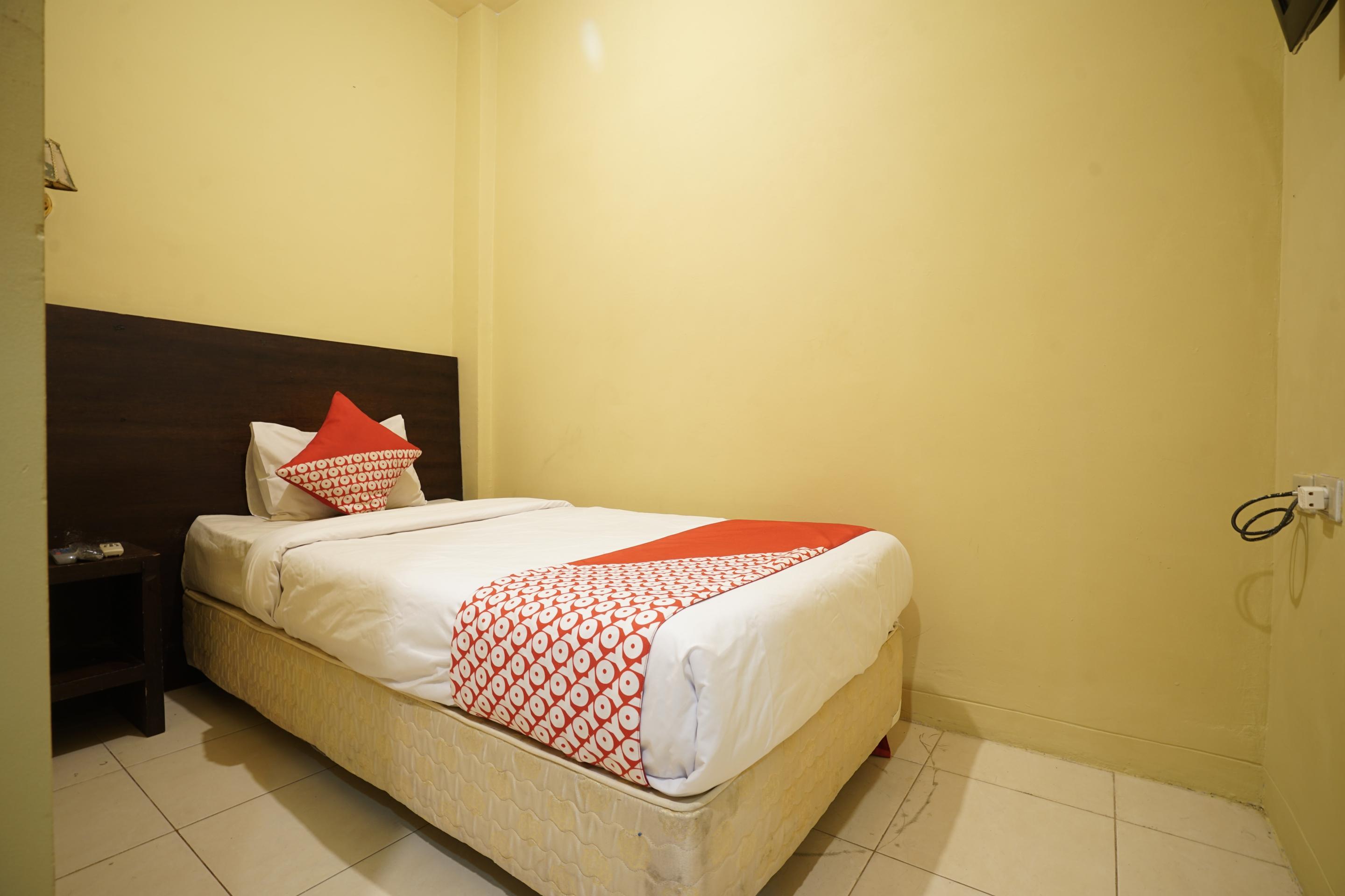 Urbanview Hotel Best Skip Palembang Exterior photo